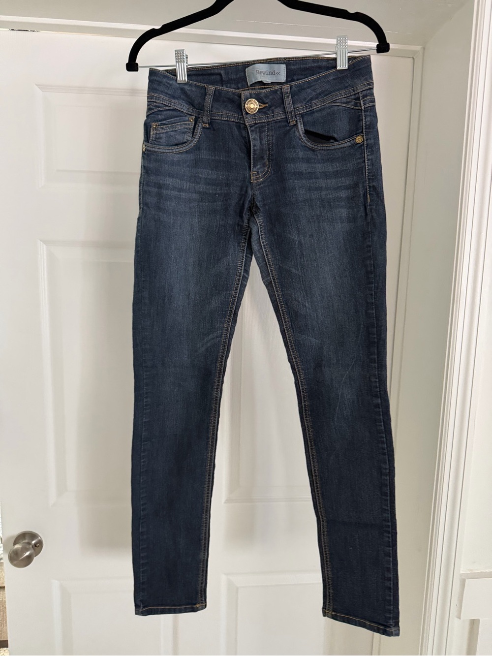 Rewind Women's Skinny Jeans in Dark Indigo Wash